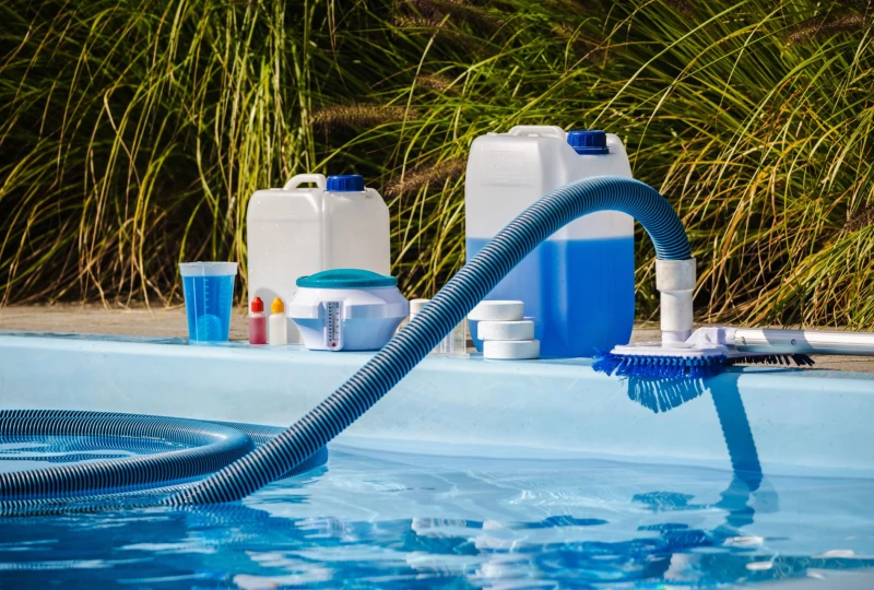 Entretien piscine produits nettoyage var